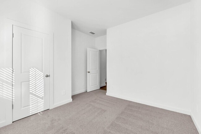 Building Photo - 2356 Woodmeadow Dr