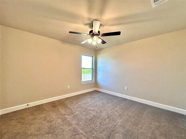 Building Photo - 112 Savage Cir