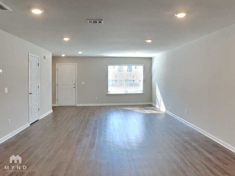 Building Photo - 12 Cardinal Ct