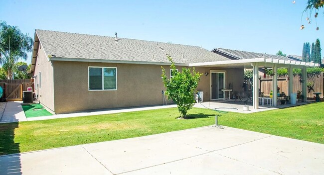 Building Photo - Gorgeous Southwest Home!