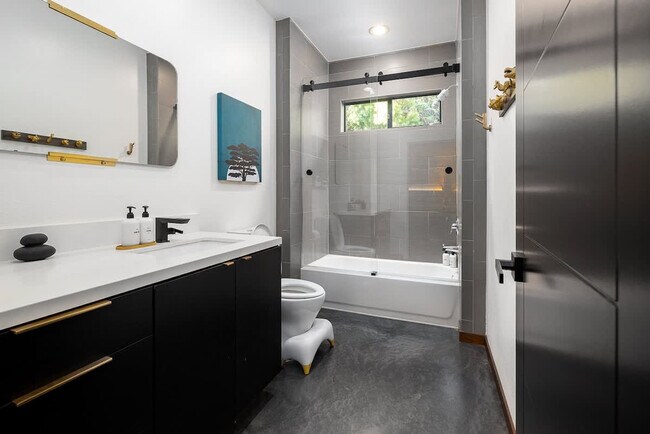 Building Photo - 3929 Paso Del Lagos