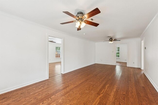 Building Photo - 903 Chote Ave