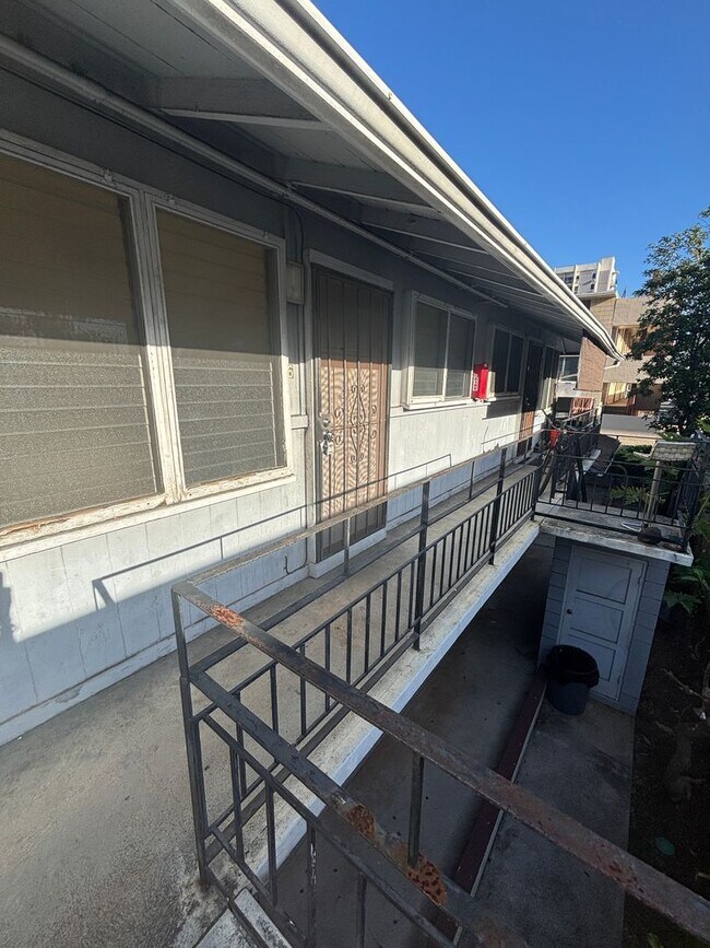 Building Photo - Ala Moana - Makaloa St - 1 Bdrm/1 Bath/1 Prkg - $1,450