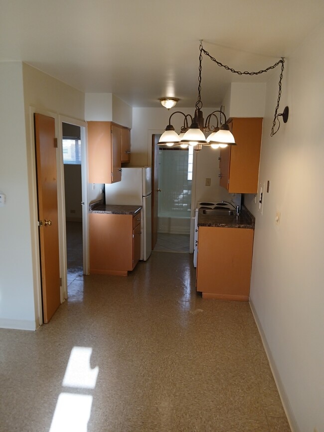 Kitchen/Dining - 6945 Stanley Ave