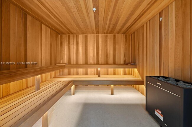 Building Photo - 700 NE 24th St