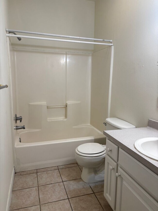 Building Photo - 103 Elkwood Cir