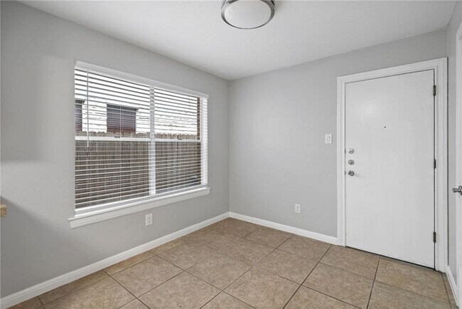 Building Photo - 1904 Dayflower Trce