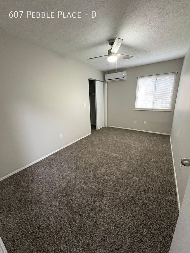 Building Photo - 607 Pebble Pl Dr