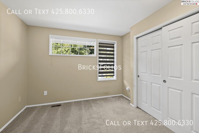 Building Photo - Luxurious 5-bedroom home in Sammamish with...