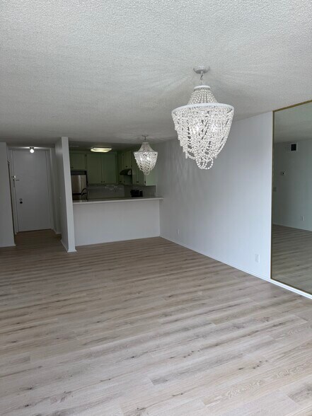 Building Photo - 1140 E Ocean Blvd