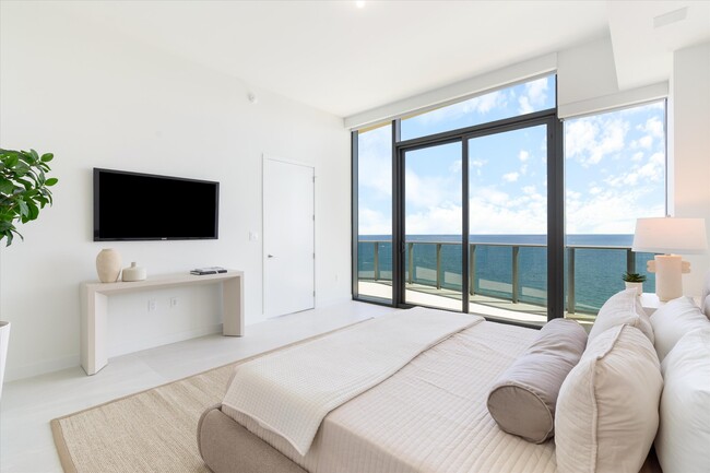 Building Photo - 900 N Ocean Blvd