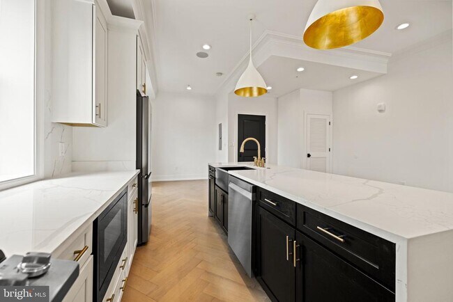 Building Photo - 1709 21st St NW