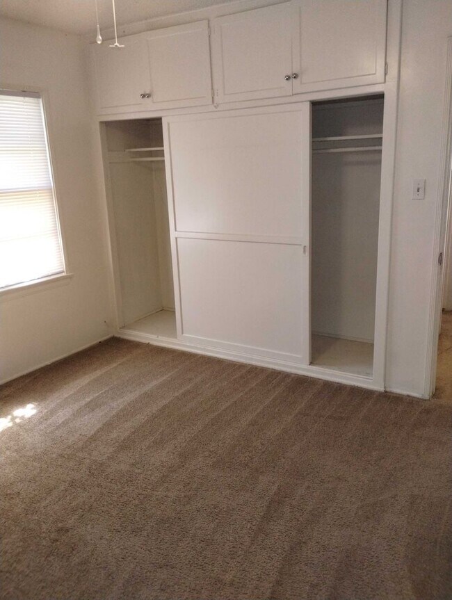 Building Photo - Just reduced. 3 bedroom 1 bath home!