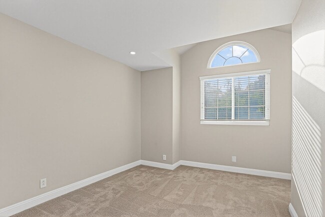 Building Photo - Exceptional Escondido Living — 4 Bed | 3 B...