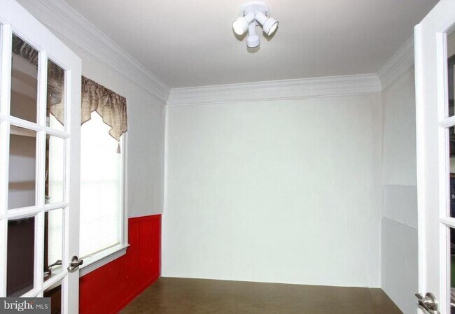 Building Photo - 612 Samantha Ct