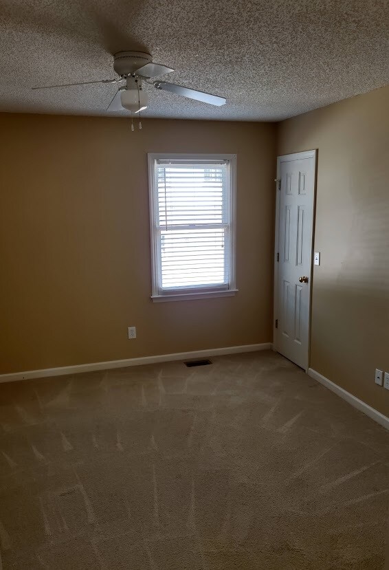 Building Photo - 1219 Camelot Ct NE