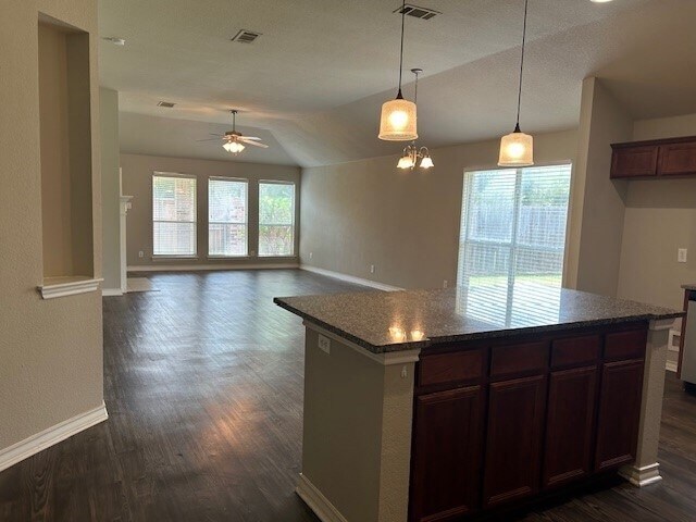 Building Photo - 1136 Edgewater Dr