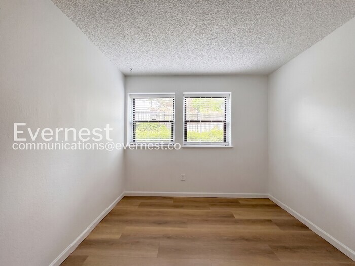 Building Photo - 6470 S Dayton St