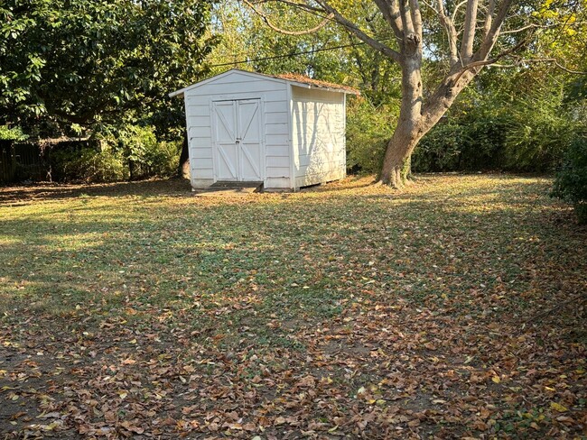 Building Photo - Wonderful Donelson Home!