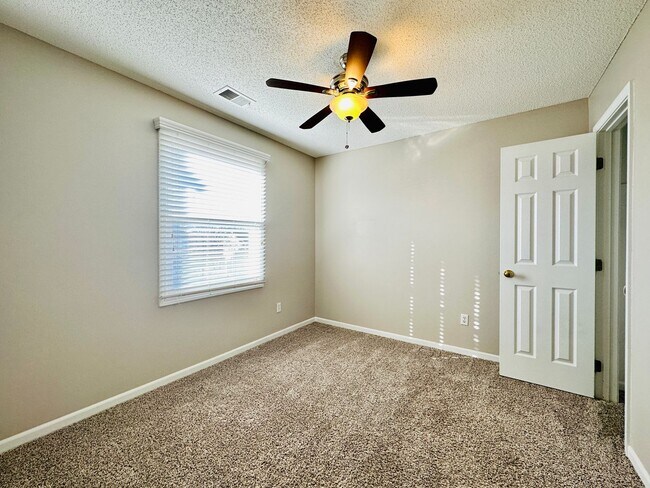 Building Photo - **BRAND NEW CARPETS** Beautiful Home in Bl...