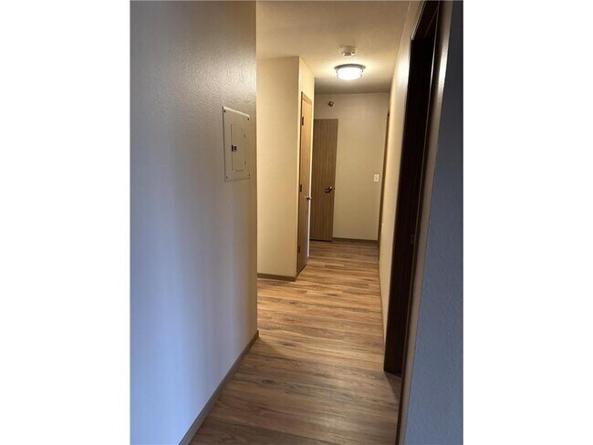 Building Photo - 611 Main St S