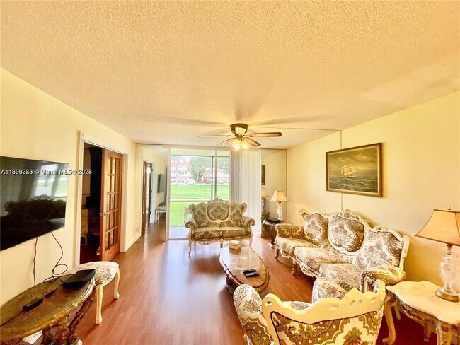 Building Photo - 671 S Hollybrook Dr