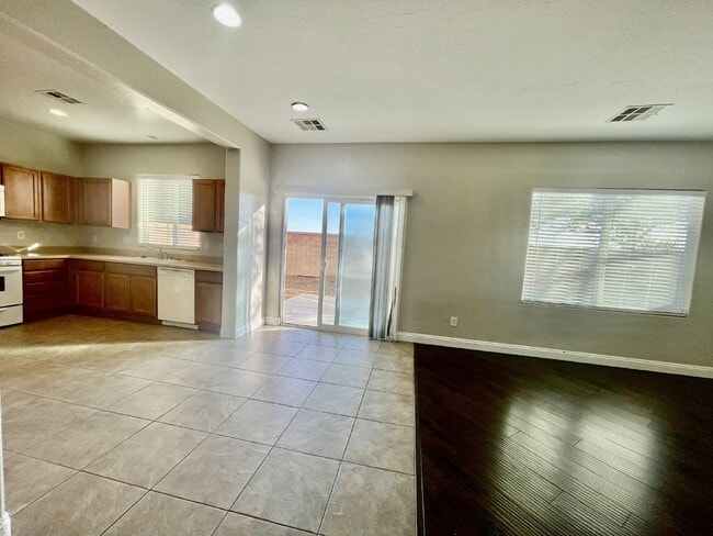 Building Photo - SPACIOUS 3 BEDROOM + LOFT | SILVERSTONE RANCH | GILCREASE ORCHARD VIEWS