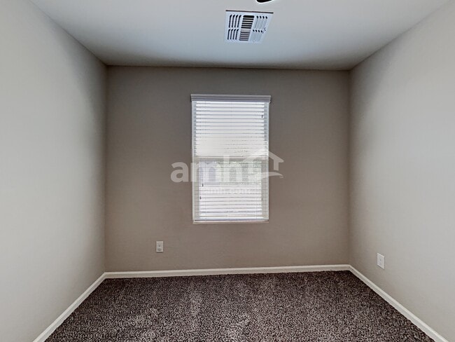 Building Photo - 2544 N Heritage St