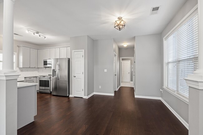 Building Photo - 1323 Island Ridge Dr