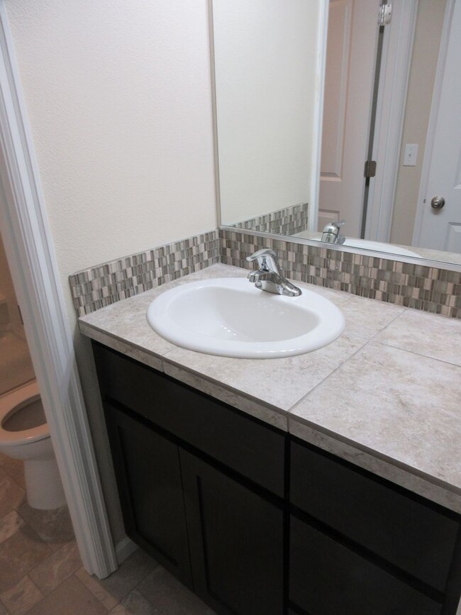Building Photo - Newer 3 bedroom in South Salem