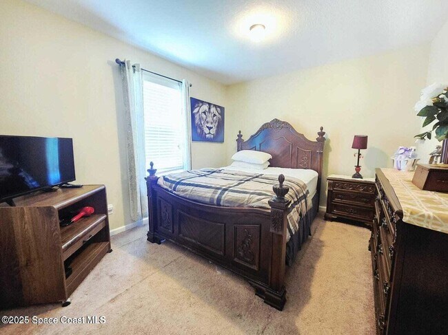 Building Photo - 2735 Revolution St