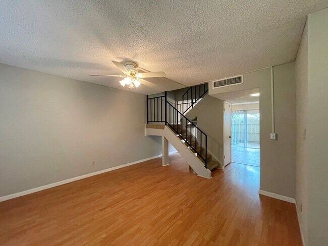 Building Photo - Great Condo for lease in North Austin!
