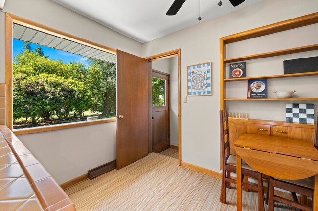 Building Photo - Mid-Century Classic! 3bd/3ba 2700 sf Short Term- FULLY FURNISHED!