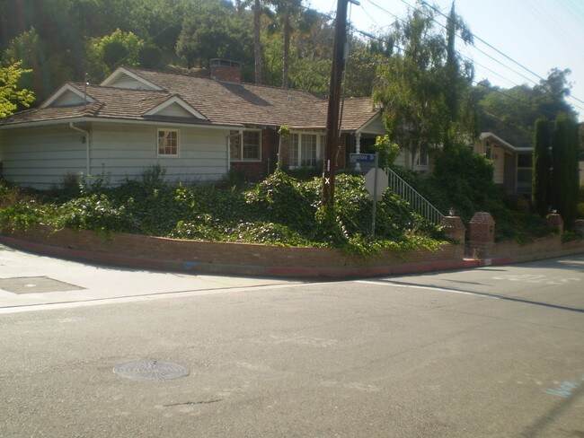 Building Photo - 3751 Stone Canyon Ave