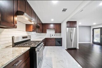 Building Photo - 6526 Westview Dr