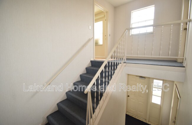 Building Photo - 1920 E Edgewood Dr