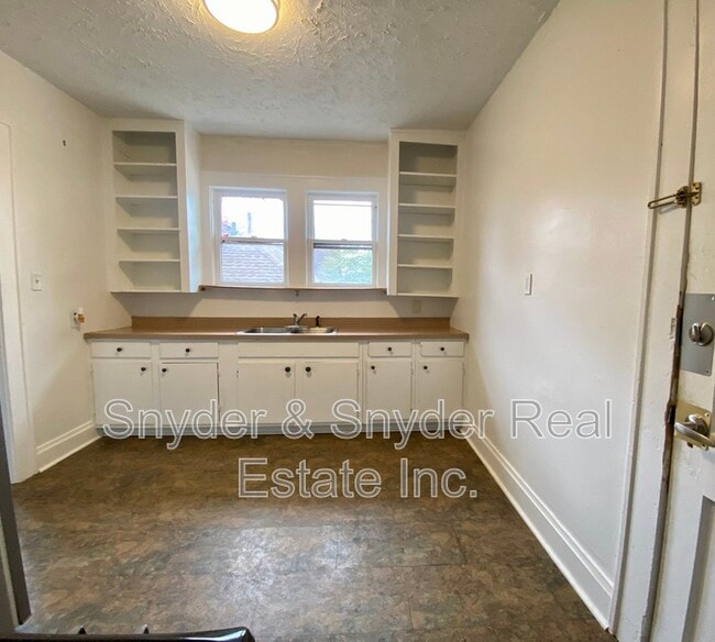 Building Photo - 400 Cloverdale Ave