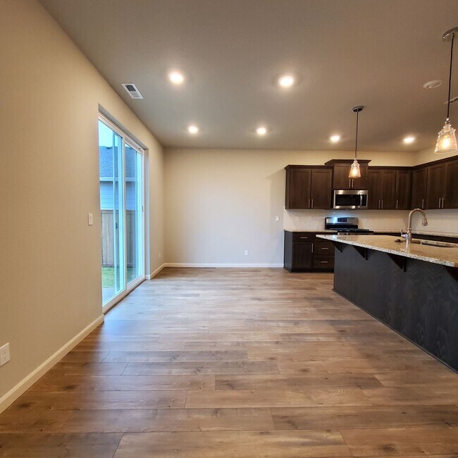 Building Photo - New 3 bedroom 2 bath home in Albany, Easy drive to Corvallis, Lebanon or I-5