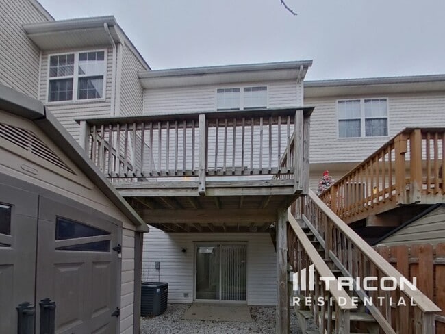 Building Photo - 9861 Greenbriar Way