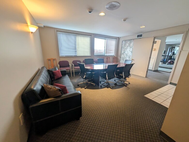 Building Photo - 1933 Commonwealth Ave