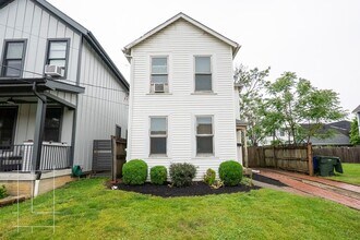 Building Photo - Single Family Home Available Now!