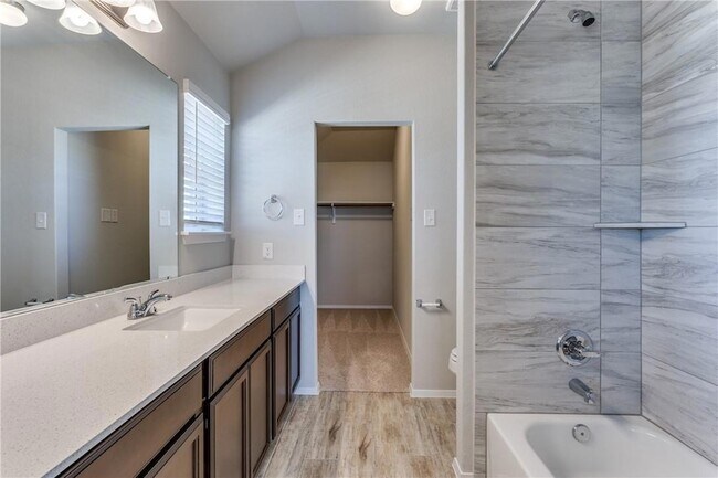 Building Photo - 131 Trailside Ln