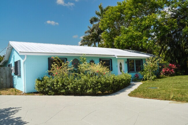 Primary Photo - 6432 SE Clairmont Pl