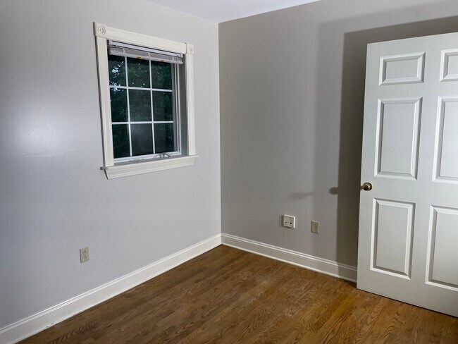 Building Photo - 611 Suite B
