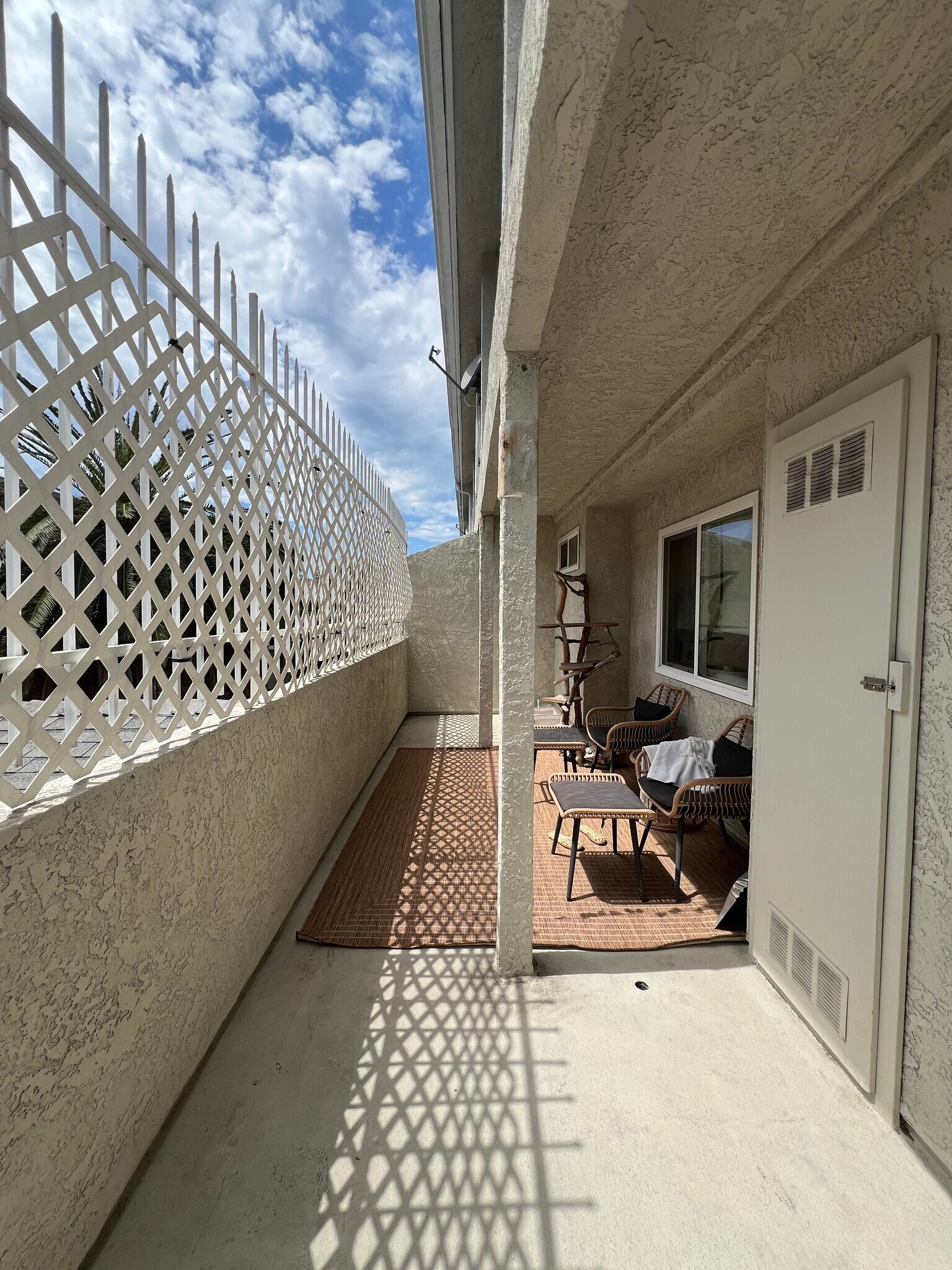 Building Photo - 1140 Molino Ave