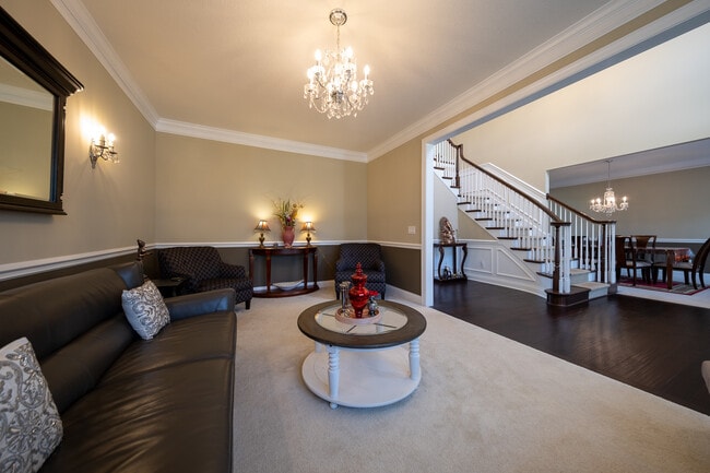 Building Photo - 727 Aster Rd