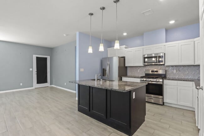 Building Photo - 4-Bed, 3.5-Bath Home in 79928