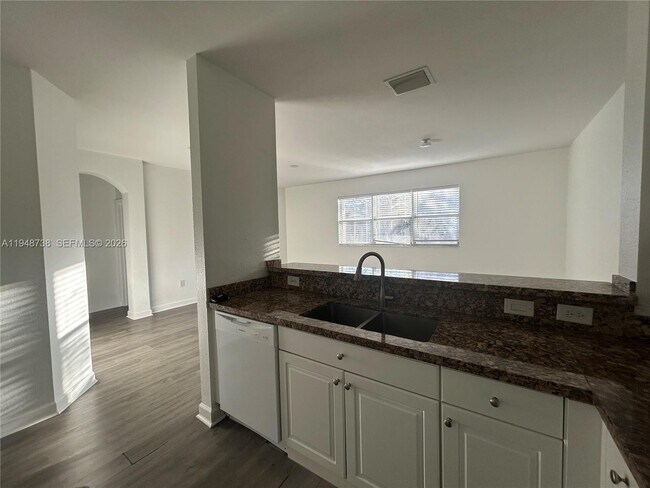 Building Photo - 1720 NE 33rd Ave