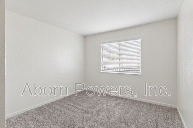 Building Photo - 2529 Greenwood Ln