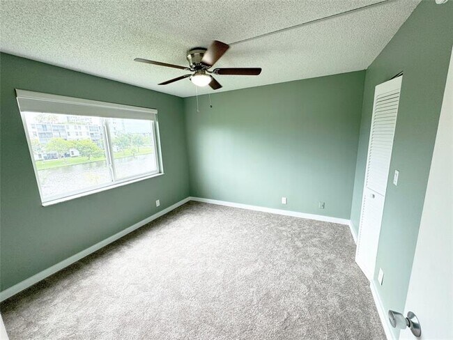 Building Photo - 2108 S Cypress Bend Dr